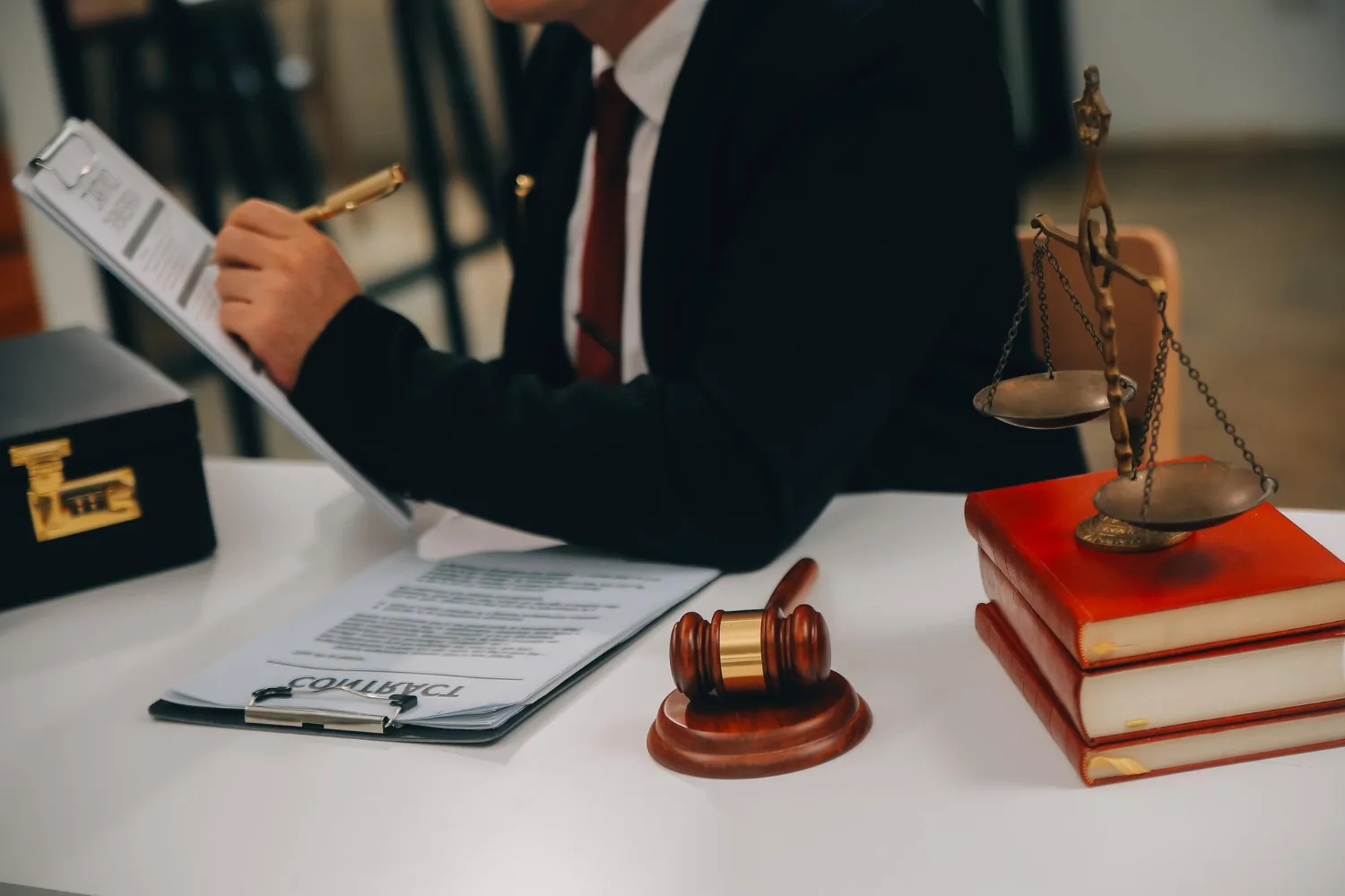Адвокат по господарських справах